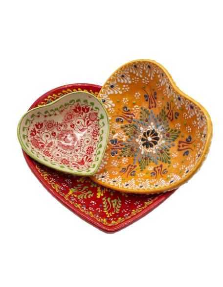 Set of 3 Heart Bowls with Gift Box. Set of 3 Heart Bowls with Gift Box.